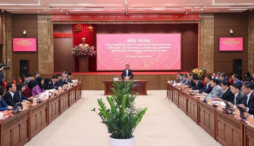 Mr. Tran Cam Tu, Politburo member and Standing member of the Secretariat, speaks. (Photo: Van Diep/VNA)