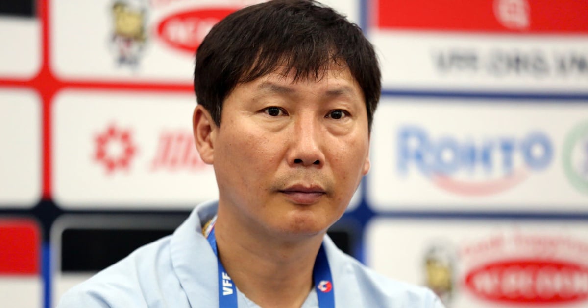 Coach Kim is disappointed with Viet Hung, criticizing the Vietnamese team for not knowing how to neutralize Cambodia.