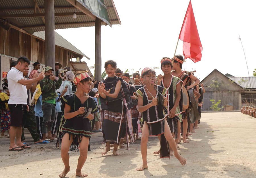 Gia Lai has 108 gong and traditional musical instrument clubs for children.