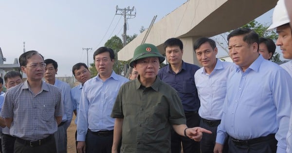 Deputy Prime Minister Tran Hong Ha inspects expressway project in Mekong Delta