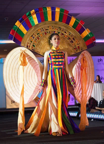 Diem ten nhung trang phuc dan toc viet nam tung xuat hien tai miss universe hinh anh 9