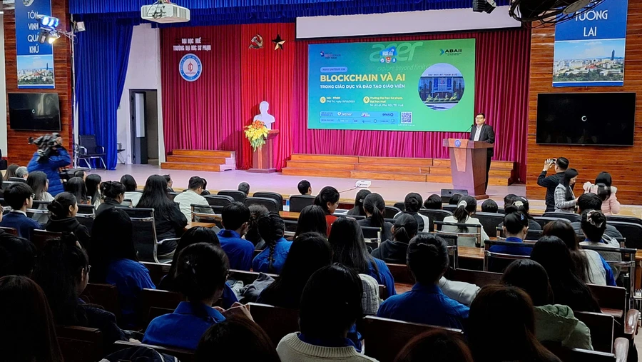 More than 1,000 Hue students explore the potential of Blockchain, AI