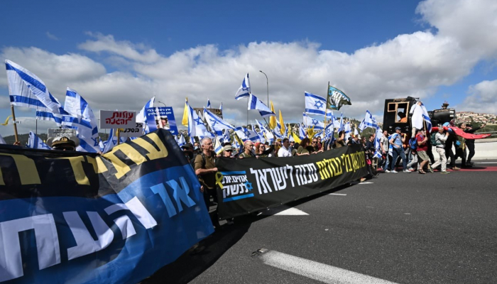 Masivas protestas contra el primer ministro israelí mientras la guerra regresa a Gaza