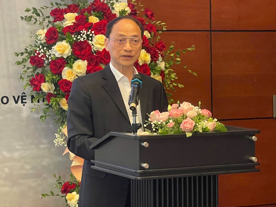 건설부 과학기술환경건설자재부 부국장 르반커가 워크숍에서 연설했다.