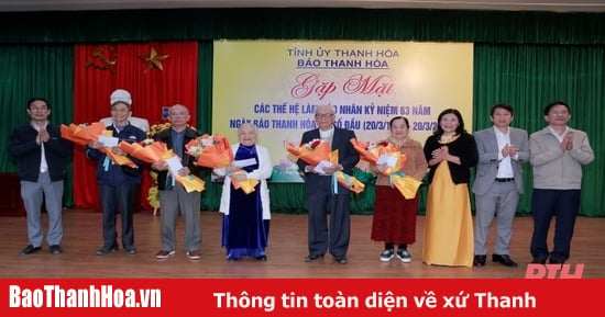 Encuentro con generaciones de periodistas del periódico Thanh Hoa