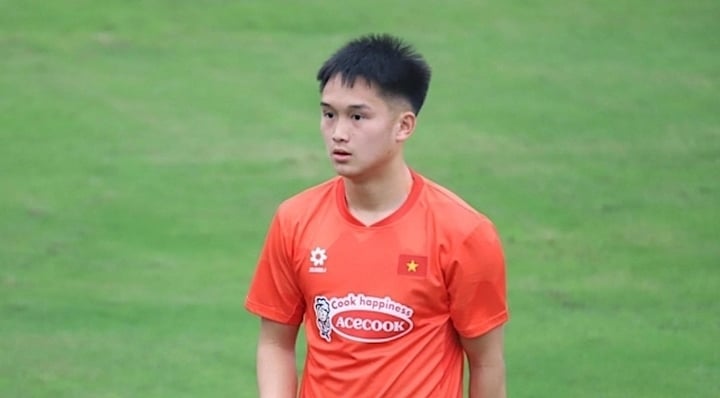 Andrej Nguyễn An Khánh ngồi dự bị.