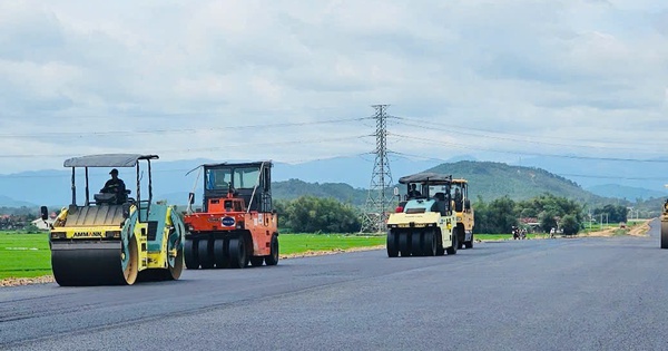 Binh Dinh: Focusing on construction, ensuring progress of North-South expressway