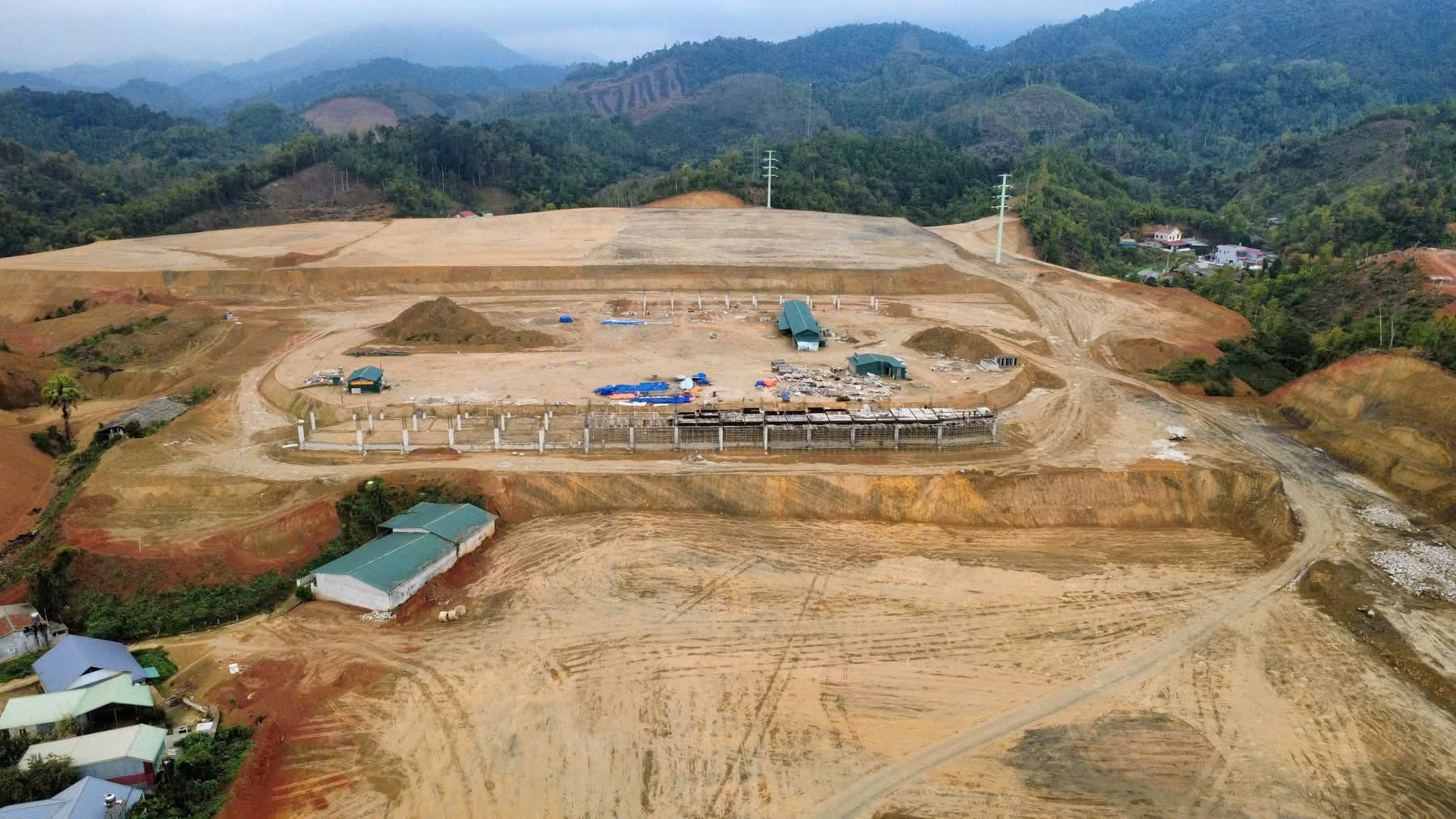 Le projet de construction du stade provincial de Bac Kan prévoit une date d'achèvement à fin 2025.