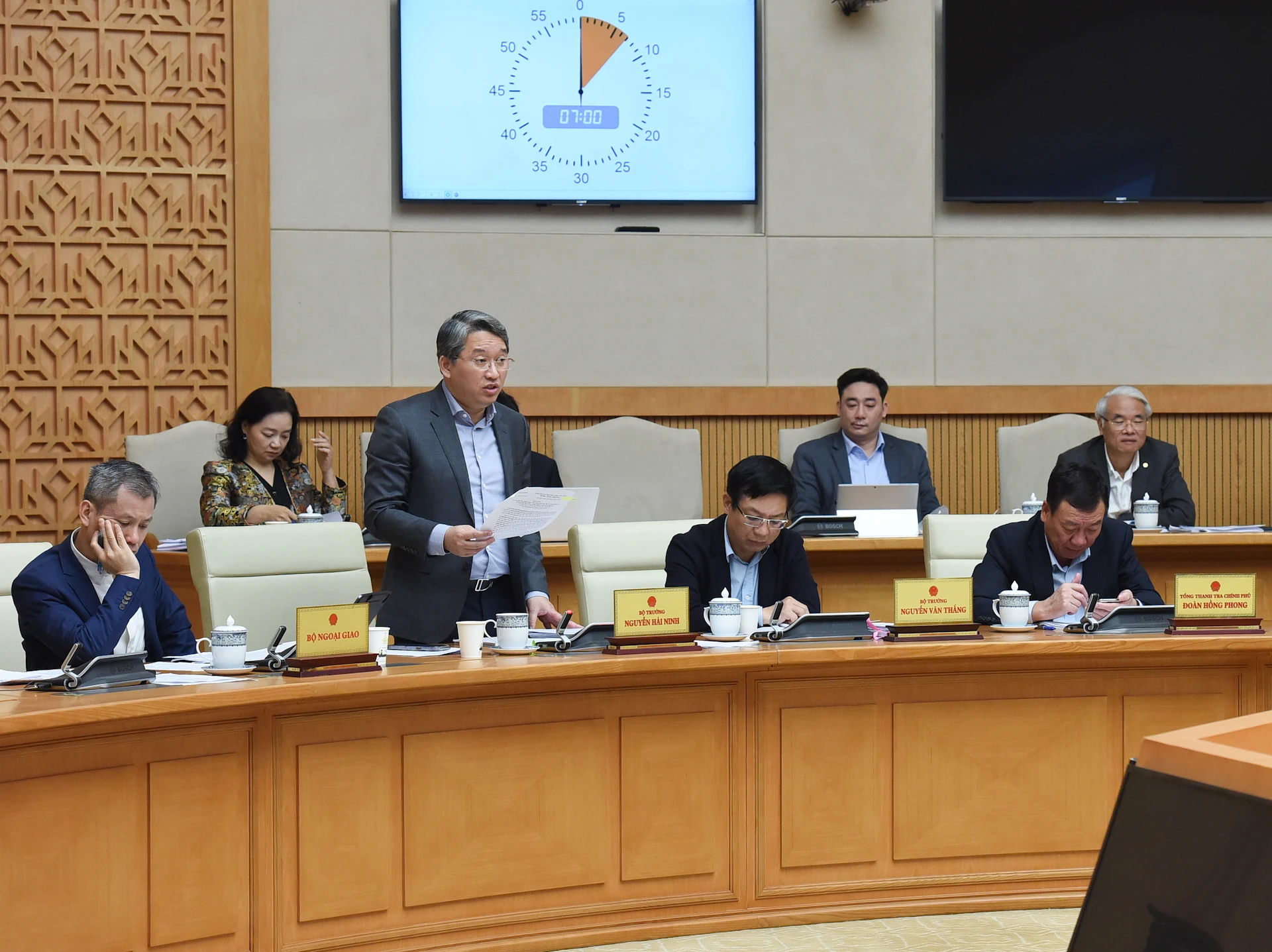 [Photo] Prime Minister Pham Minh Chinh chairs the Government's special meeting on law making in March 2025 photo 9