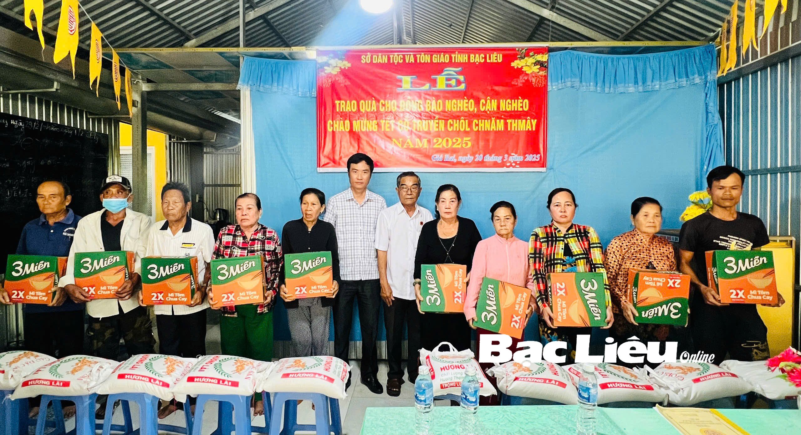 Département des minorités ethniques et des religions : 100 cadeaux ont été offerts aux ménages khmers pauvres de la commune de Phong Thanh Dong.