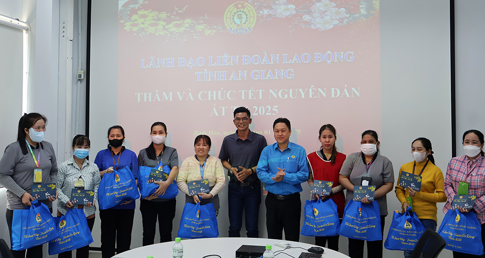 省労働組合が外資系企業を訪問し、新年の挨拶を述べる。