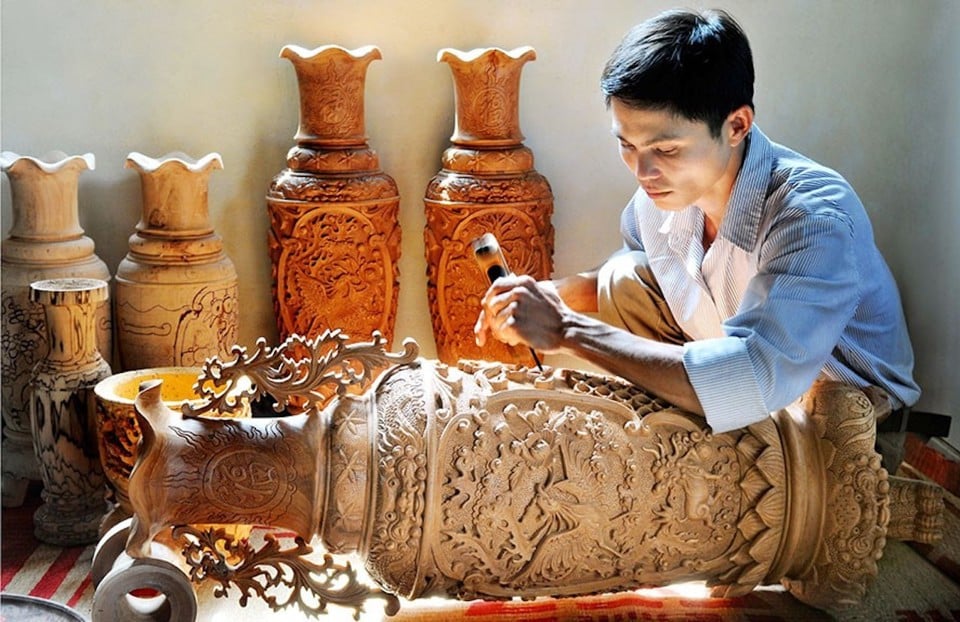 Thiet Ung fine art wood carving village has a long history and tradition.