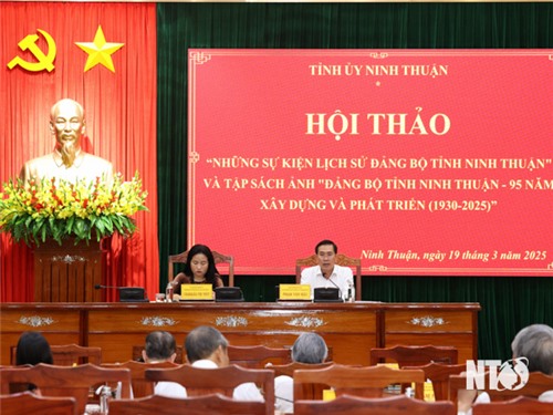 NTO - Taller "Acontecimientos históricos del Comité Provincial del Partido de Ninh Thuan" y libro de fotografías "Comité Provincial del Partido de Ninh Thuan"