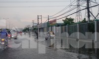 ホーチミン市を通る国道1号線の一部区間の洪水を防ぐため、ポンプ場を設置