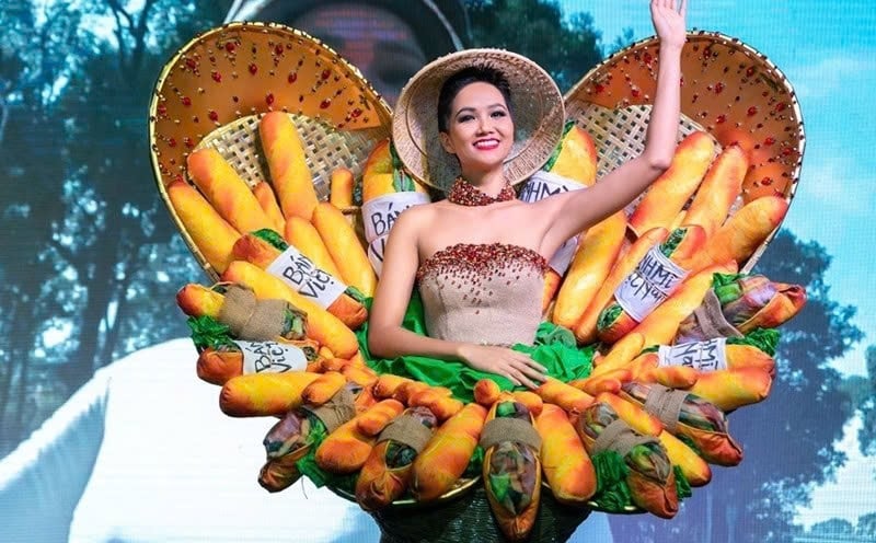 Diem ten nhung trang phuc dan toc viet nam tung xuat hien tai miss universe hinh anh 6