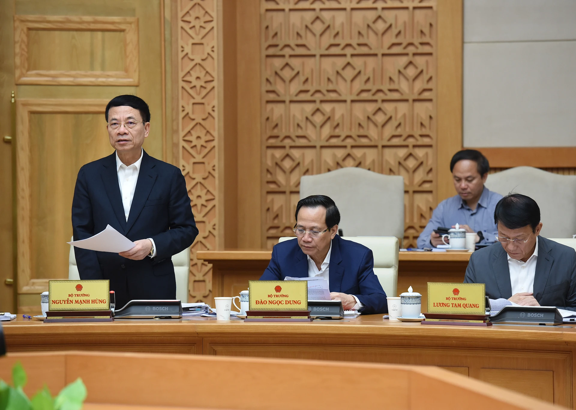 [Photo] Prime Minister Pham Minh Chinh chairs the Government's special meeting on law making in March 2025 photo 7