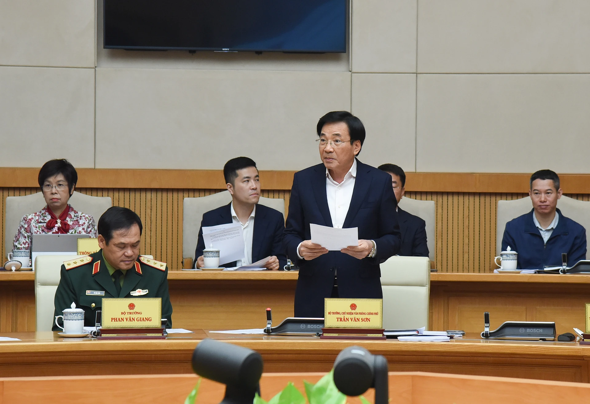 [Photo] Prime Minister Pham Minh Chinh chairs the Government's special meeting on law making in March 2025 photo 8