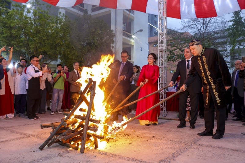 Hà Nội rộn ràng không khí lễ hội Novruz: Sắc màu văn hóa từ Trung Á