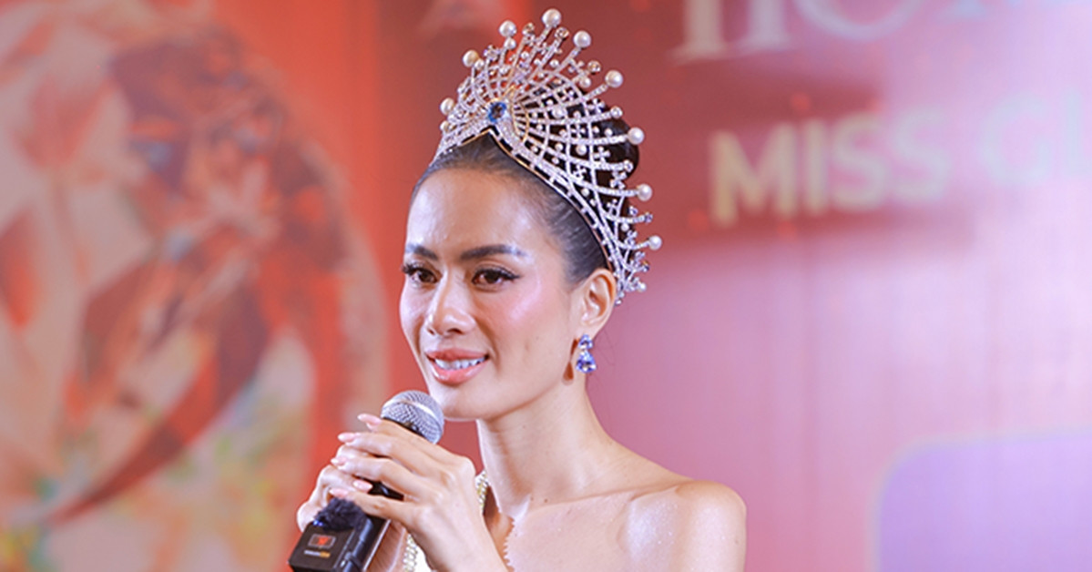 After winning Miss Global, Nhu Van cried when returning home.