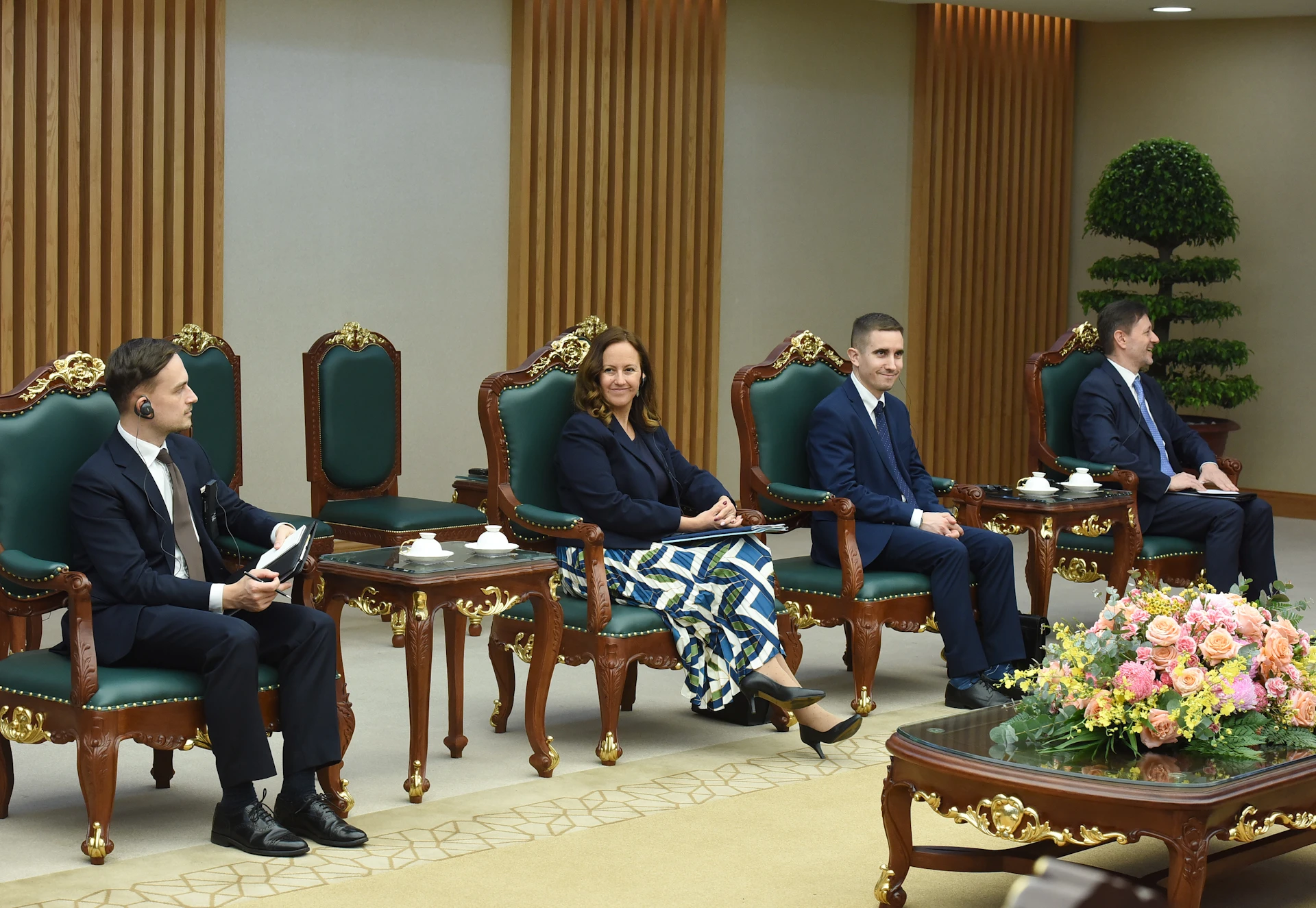 [Photo] Le Premier ministre Pham Minh Chinh reçoit le ministre hongrois des Affaires étrangères et des Relations économiques extérieures Szijjarto Peter photo 7