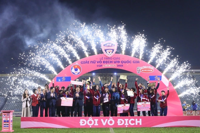 L'équipe U.19 de Phong Phu Ha Nam a défendu avec succès son titre de championne lors du Championnat national de football féminin U19 2025