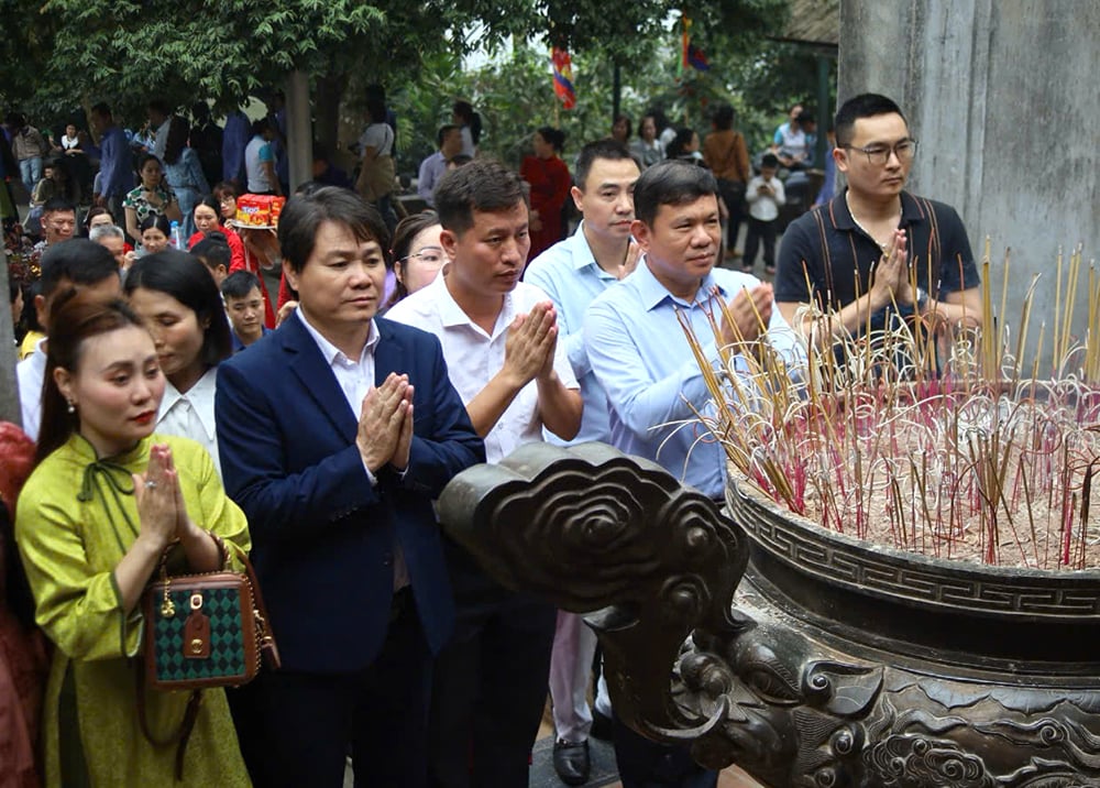 Hội Doanh nhân trẻ các tỉnh: Dâng hương “Hướng về Đất Tổ”