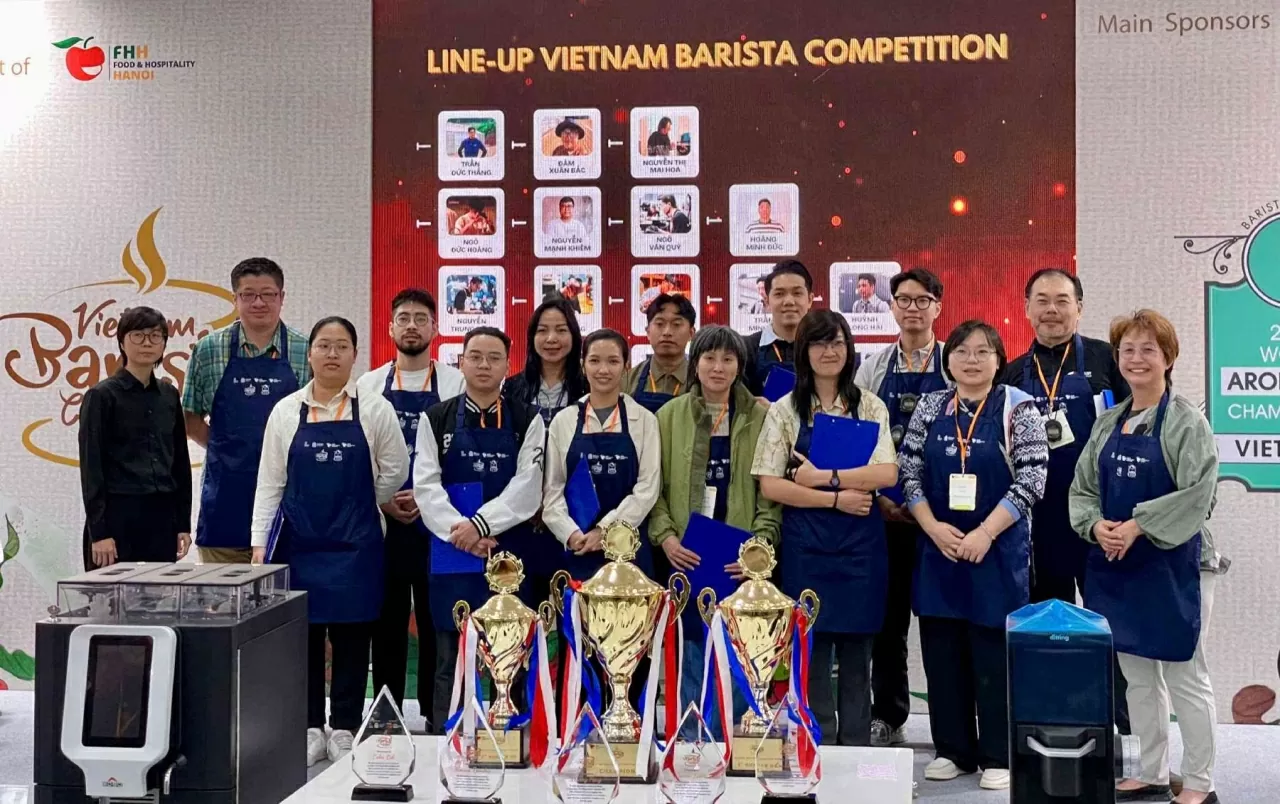 Cuộc thi tranh tài pha chế - Vietnam Barista Competition (VBC) tiếp tục trở lại trong khuôn khổ triển lãm Food & Hospitality từ ngày 18-19/3, là sân chơi chuyên nghiệp nơi những tài năng pha chế trình diễn kỹ nghệ điêu luyện. Các thí sinh sẽ tranh tài ở c