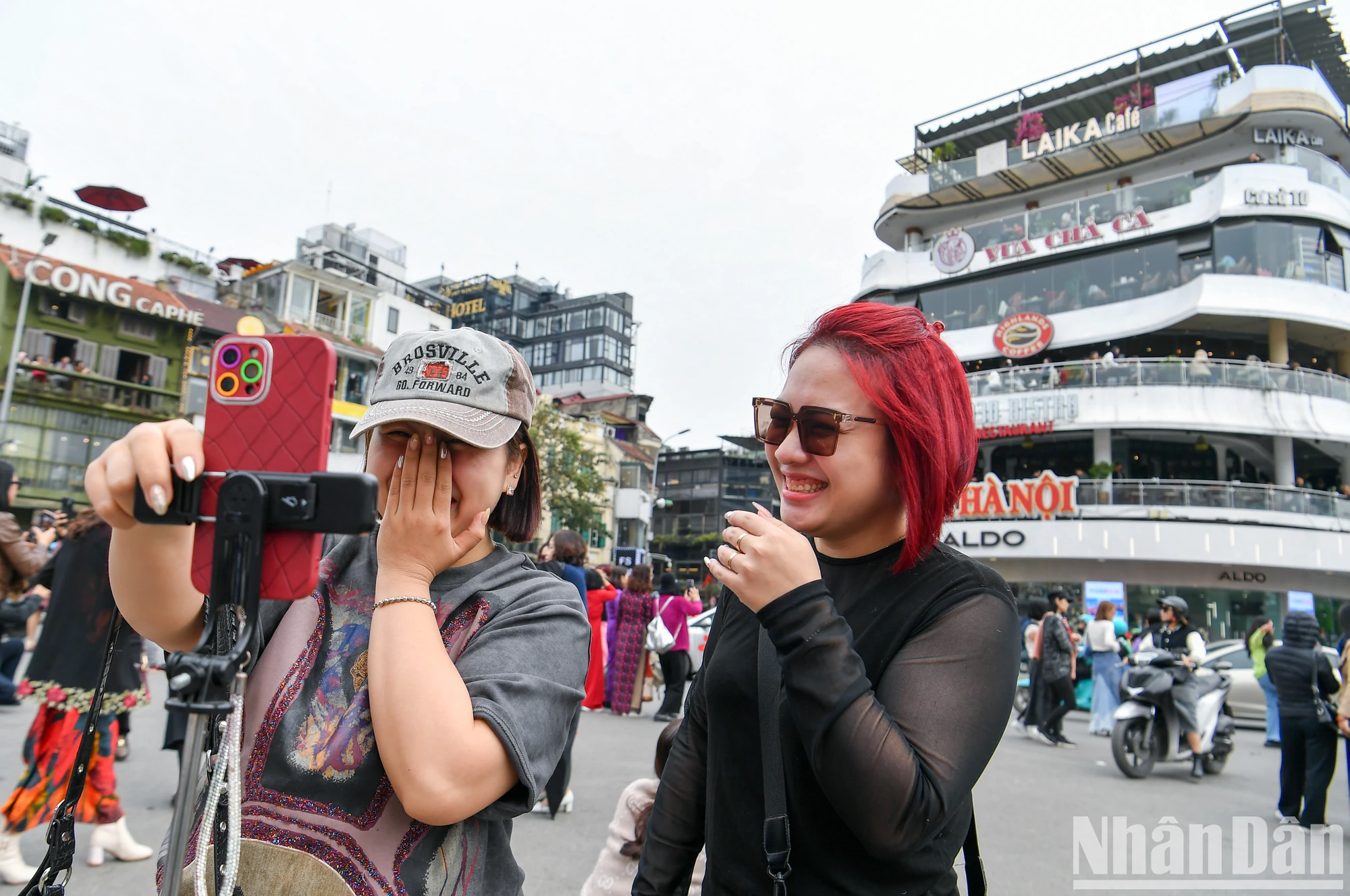 [Foto] Miles de personas visitaron el edificio 