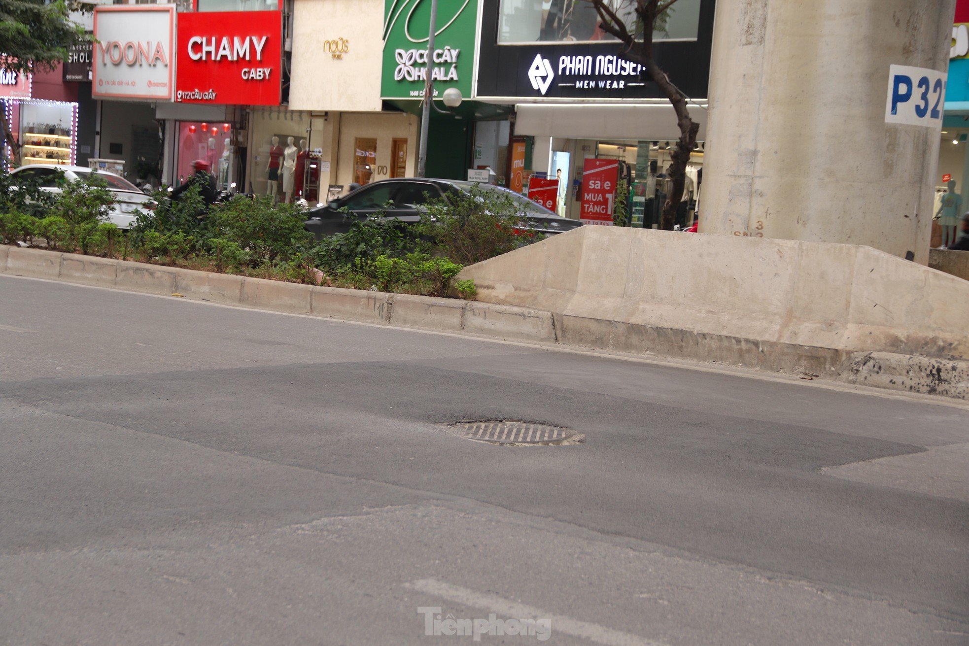 'Buffalo life', 'scratched grooves' on many streets of the capital after repair photo 9