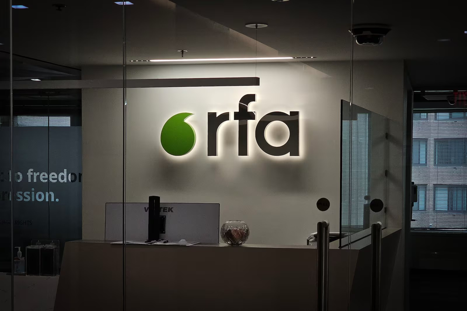 La estación de radio RFA otorga licencia sin goce de sueldo a la mayoría de sus empleados imagen 1