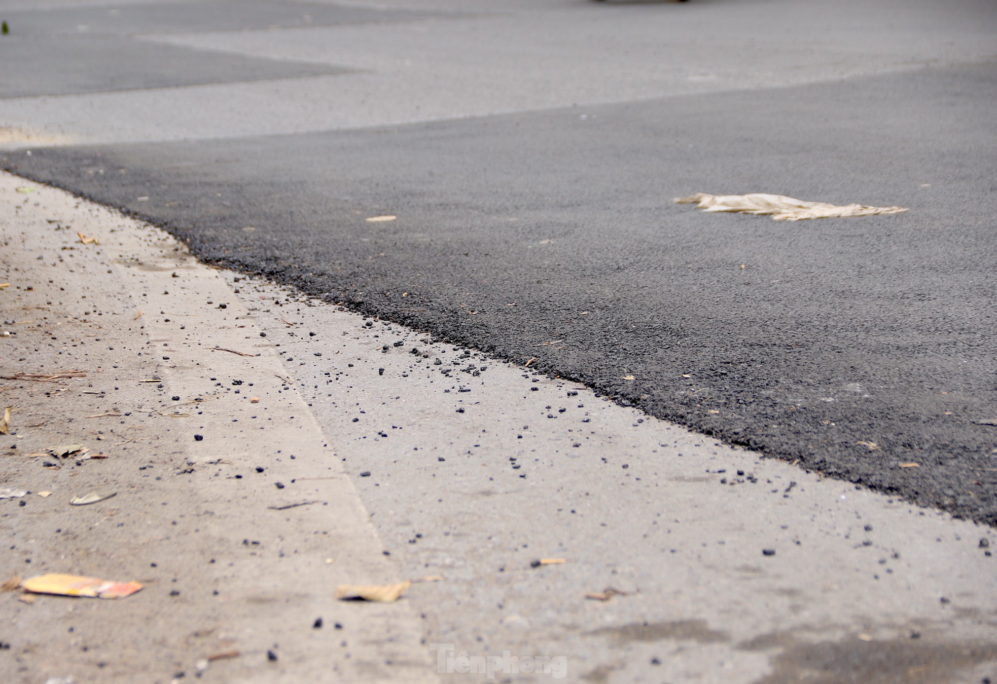 'Buffalo life', 'scratched grooves' on many streets of the capital after repair photo 11