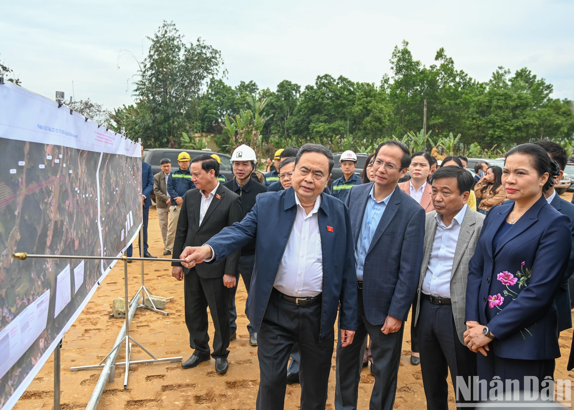 【写真】トラン・タン・マン国会議長がトゥエンクアン省で活動 写真2