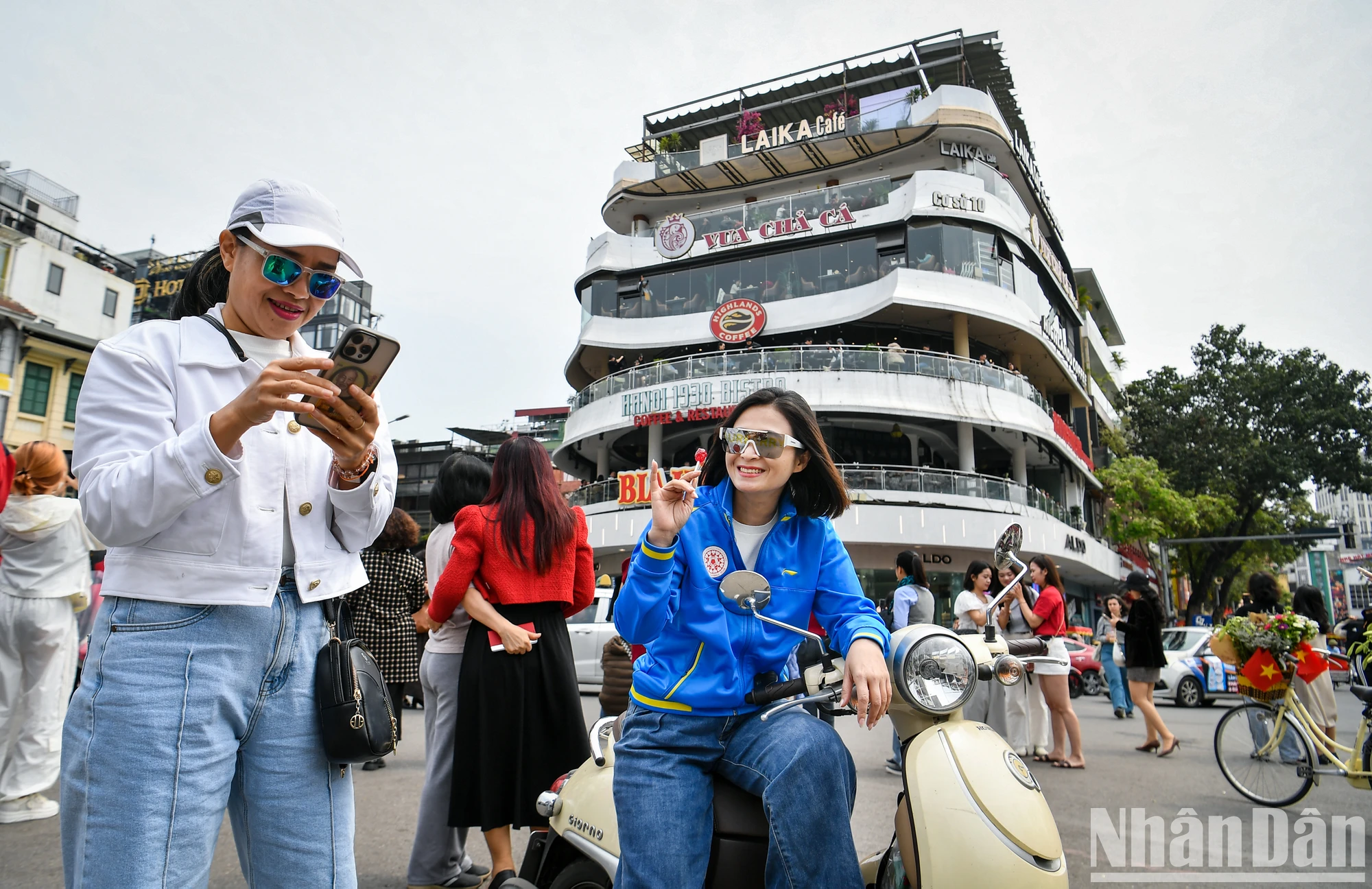 [Foto] Miles de personas visitaron el edificio 