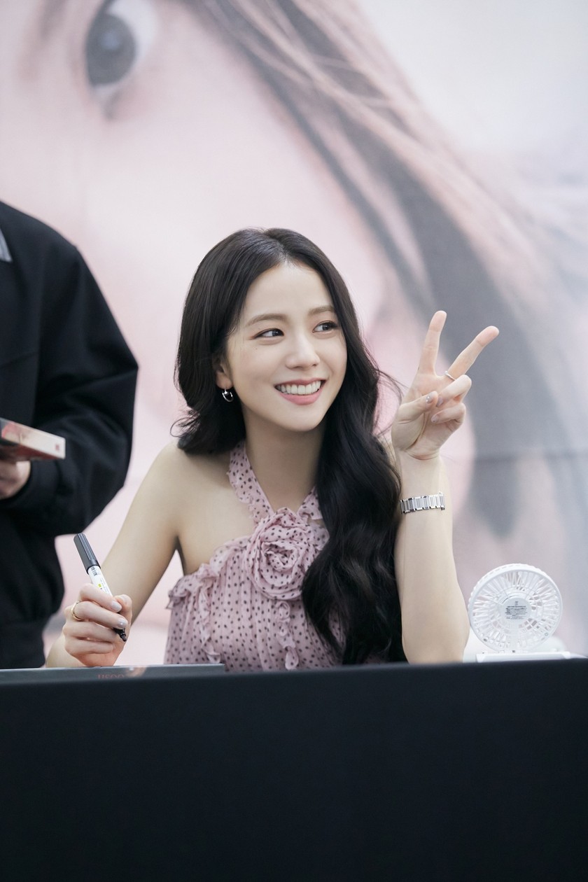 Chị cả Jisoo trở lại Việt Nam với fan meeting vào cuối tháng 3, dự đoán thu hút hàng nghìn khán giả tham dự. Ảnh: YG