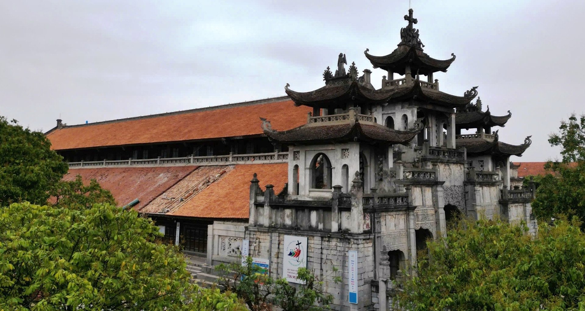 The most beautiful church in Vietnam is located in Ninh Binh, built entirely of stone and ironwood.