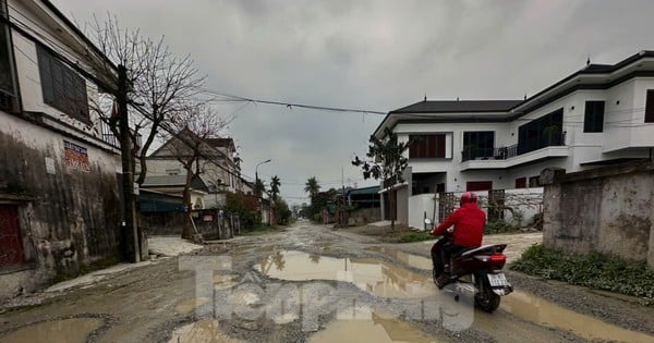 Đường xuống cấp, chi chít “ổ voi" như bẫy người tham gia giao thông