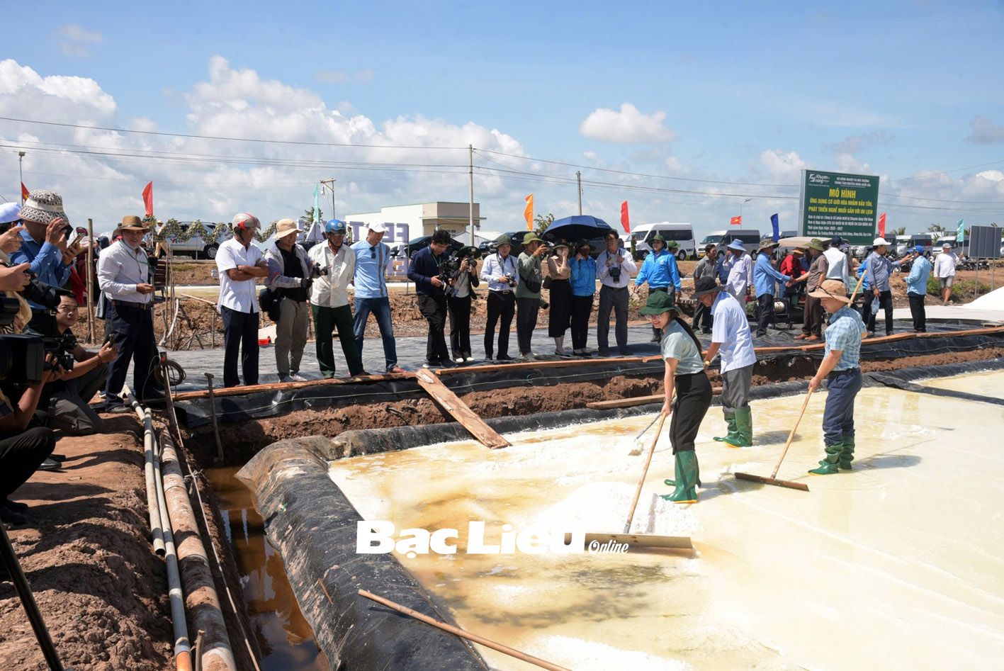 Viết tiếp bài báo “Nhiều hiến kế độc đáo​ cho du lịch muối”