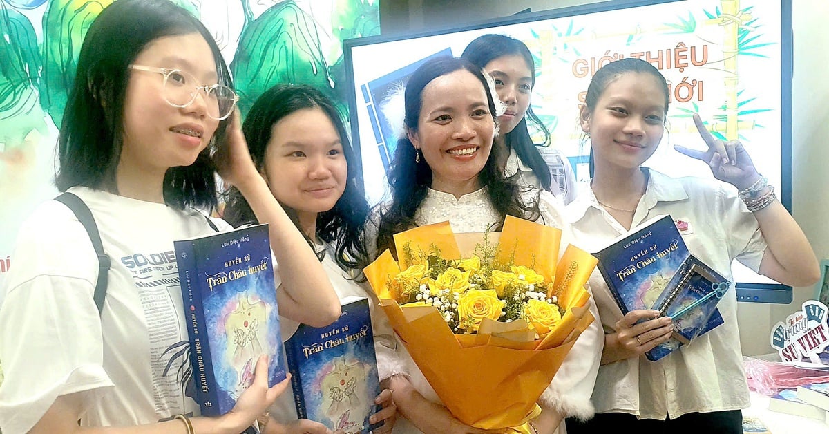 Literature teacher in Ho Chi Minh City writes historical novel in 3 years