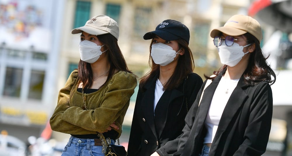 In Hanoi erreichen die Temperaturen bald 33 Grad, dann sinken sie plötzlich um 10 Grad, wenn kalte Luft eindringt.