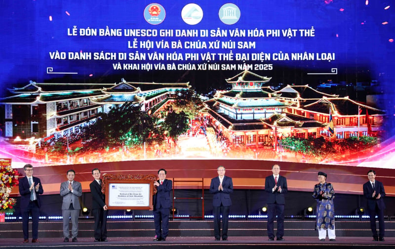 Lễ đón bằng UNESCO ghi danh Lễ hội Vía Bà Chúa Xứ núi Sam vào danh sách Di sản văn hóa phi vật thể đại diện của nhân loại -0