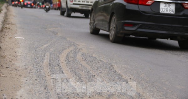 'Sống trâu’, ‘rãnh cào’ nham nhở trên nhiều tuyến phố Thủ đô sau sửa chữa