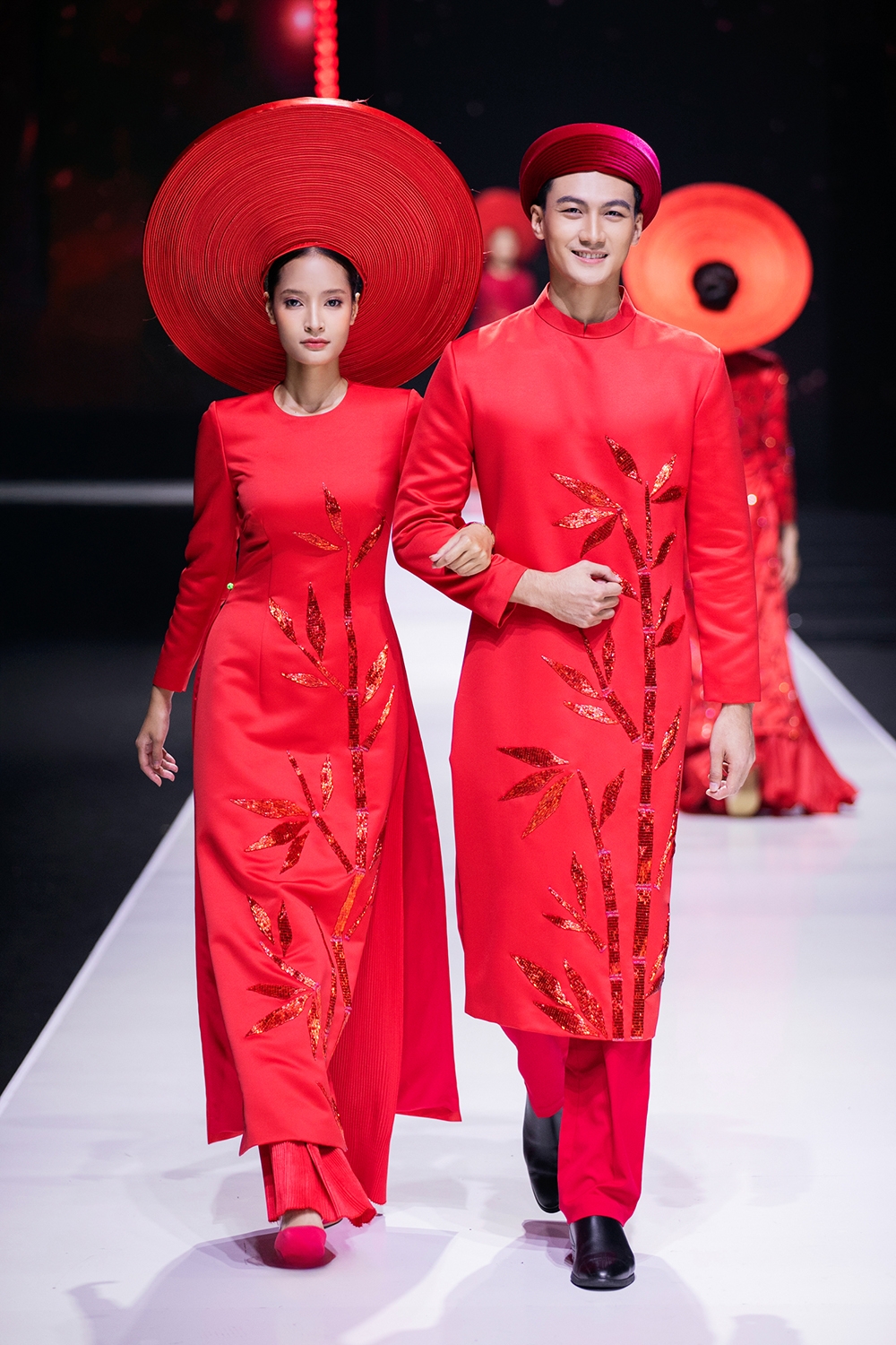 ntk thuy nguyen mang loi ca da co hoai lang vao bo suu tap ao dai hinh anh 7