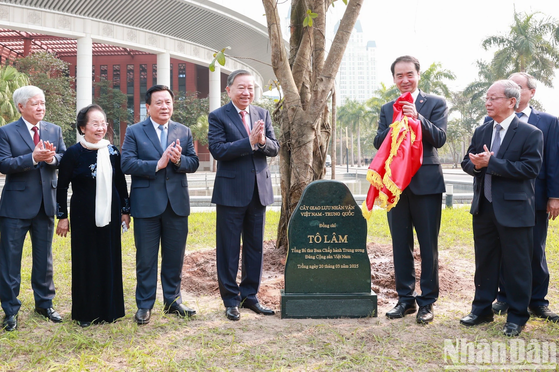 [Photo] General Secretary To Lam meets with Vietnamese and Chinese students studying abroad in different periods photo 3