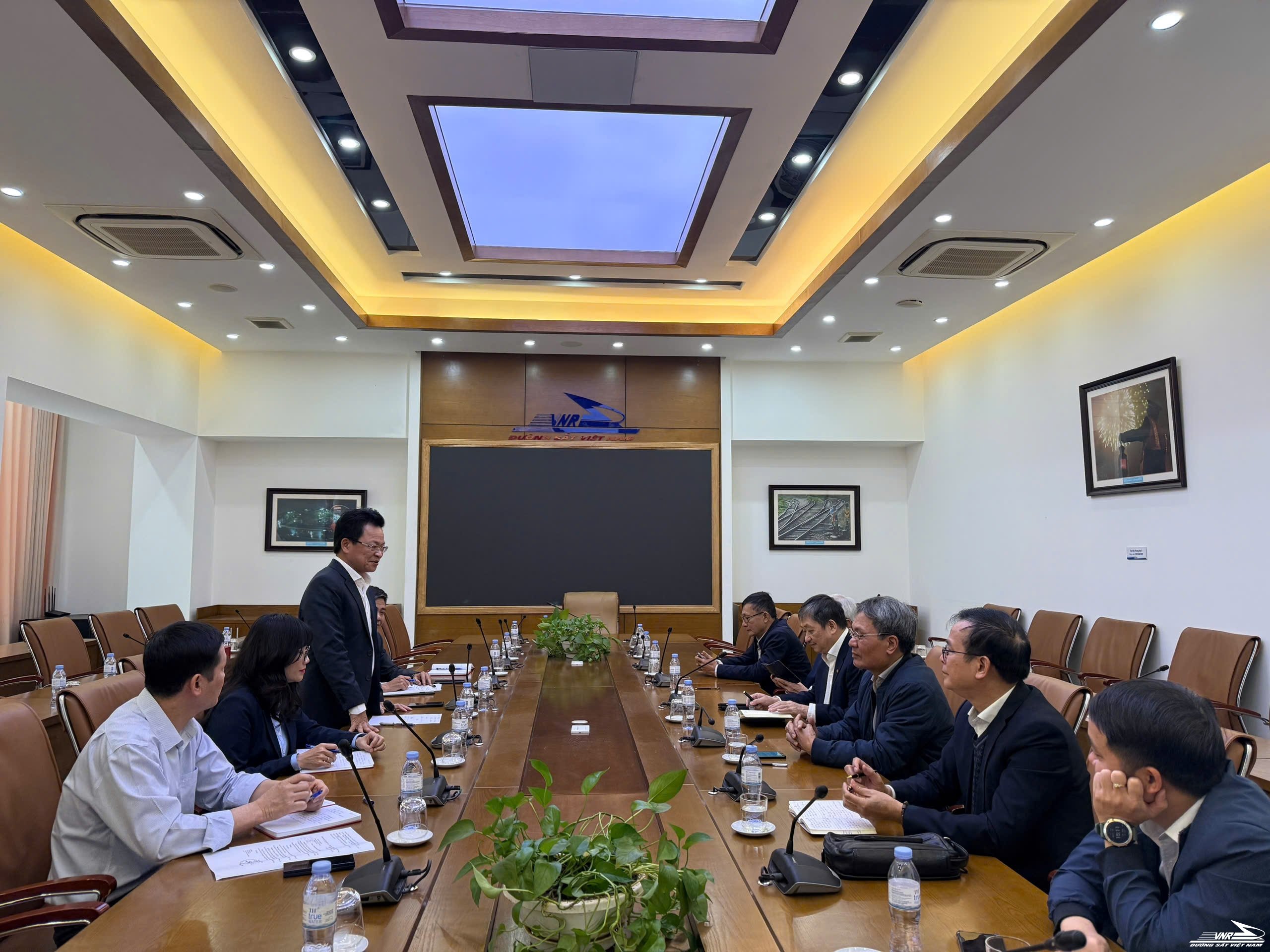 Railway Industry and Vietnam Construction Association cooperate to train human resources for the future