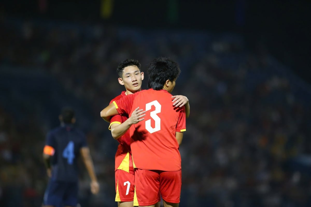 hlv kim sang sik noi gi sau tran Dt viet nam 2-1 Dt campuchia hinh anh 1
