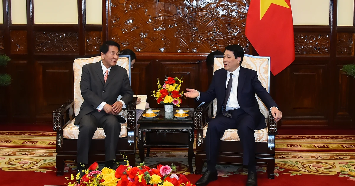 [Photo] Le président Luong Cuong reçoit l'ancien ambassadeur spécial Vietnam-Japon Sugi Ryotaro