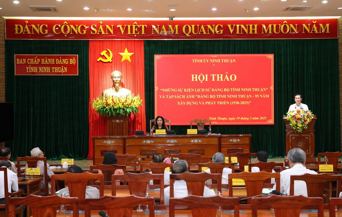 Taller "Acontecimientos históricos del Comité Provincial del Partido de Ninh Thuan" y libro de fotografías "Comité Provincial del Partido de Ninh Thuan: 95 años de construcción y desarrollo (1930-2025)"