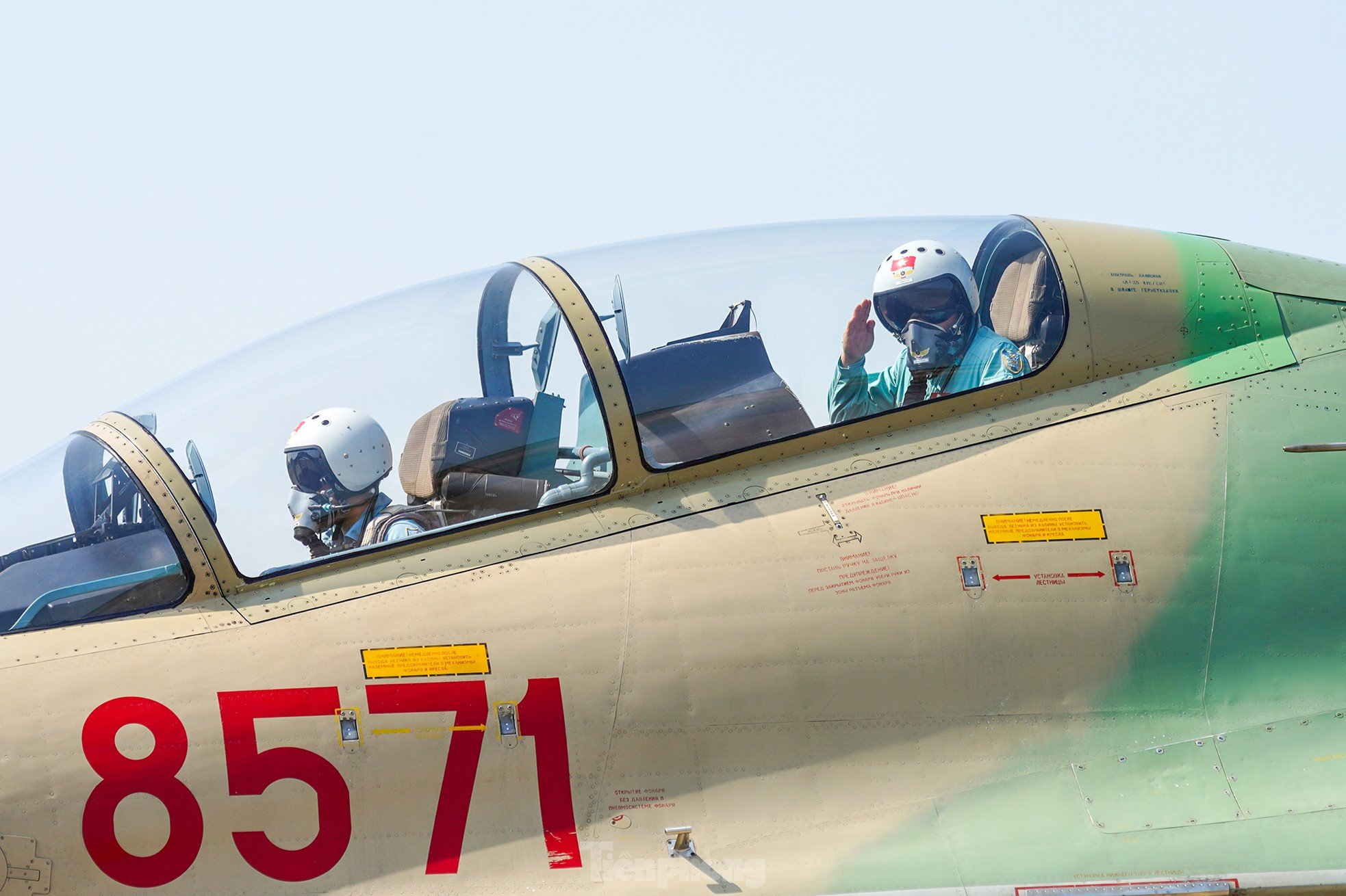 Primer plano de los aviones de combate Su-30MK2 practicando para prepararse para la celebración del 30 de abril, foto 17