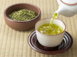 毎朝オーガニック緑茶を飲むと、予想外のメリットがもたらされる