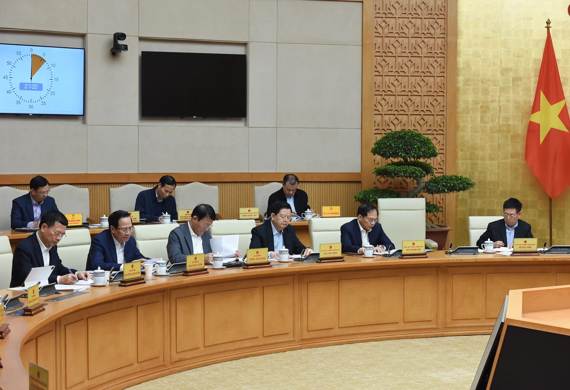 [Photo] Prime Minister Pham Minh Chinh chairs the Government's special meeting on law making in March 2025 photo 2